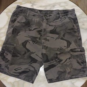 WRANGLER 42 CAMO SHORTS